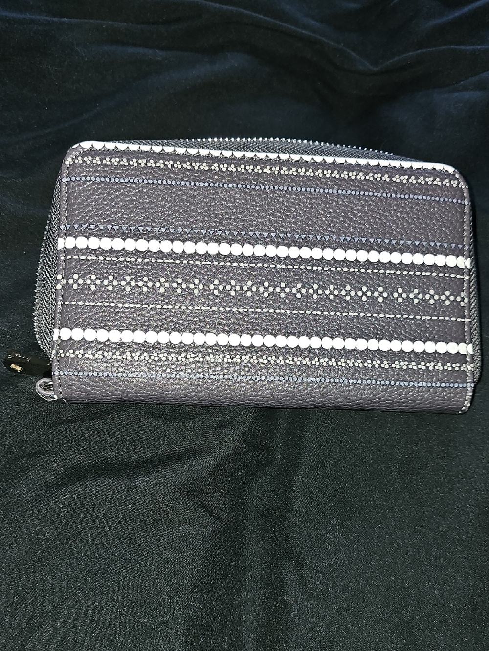 thirty-one Gray Wallet with White Stripe Detail